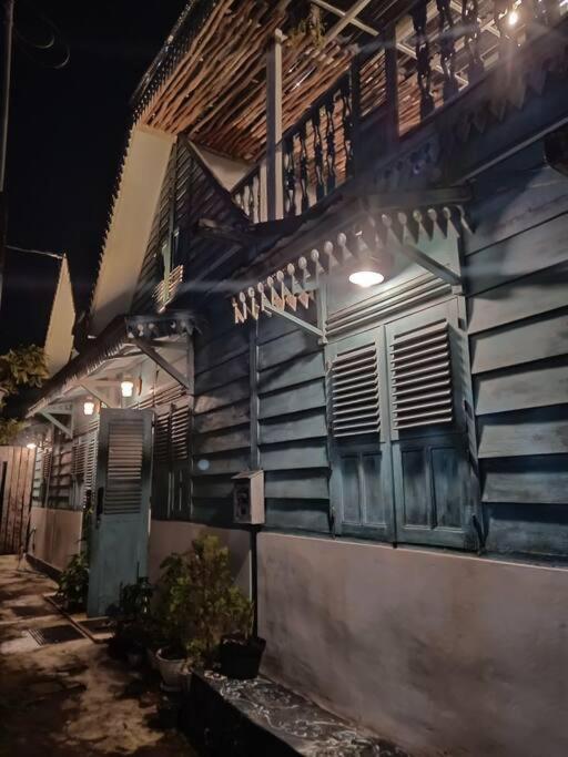 The Blue Joglo Jogja अपार्टमेंट
